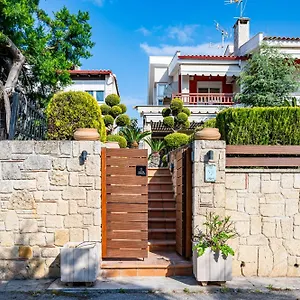 https://emily-luxury-suites.hotelschalkidiki.net